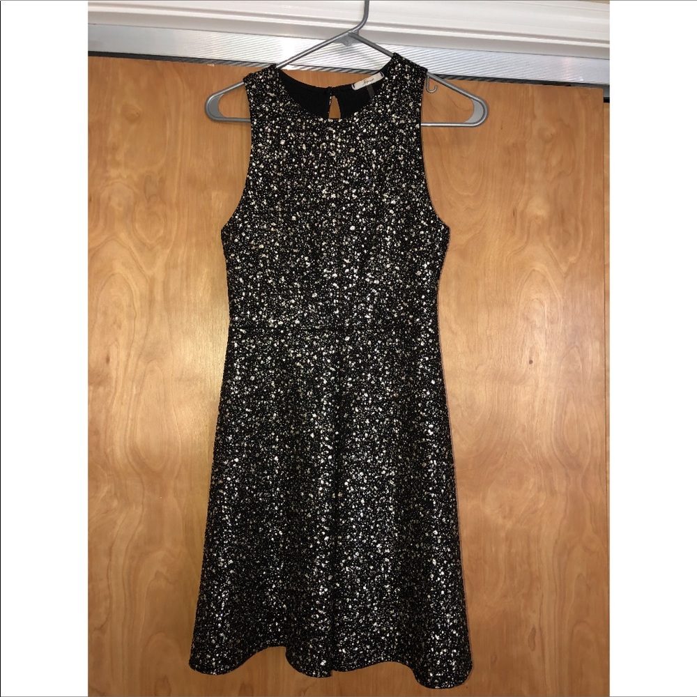 Soprano dress in black and gold